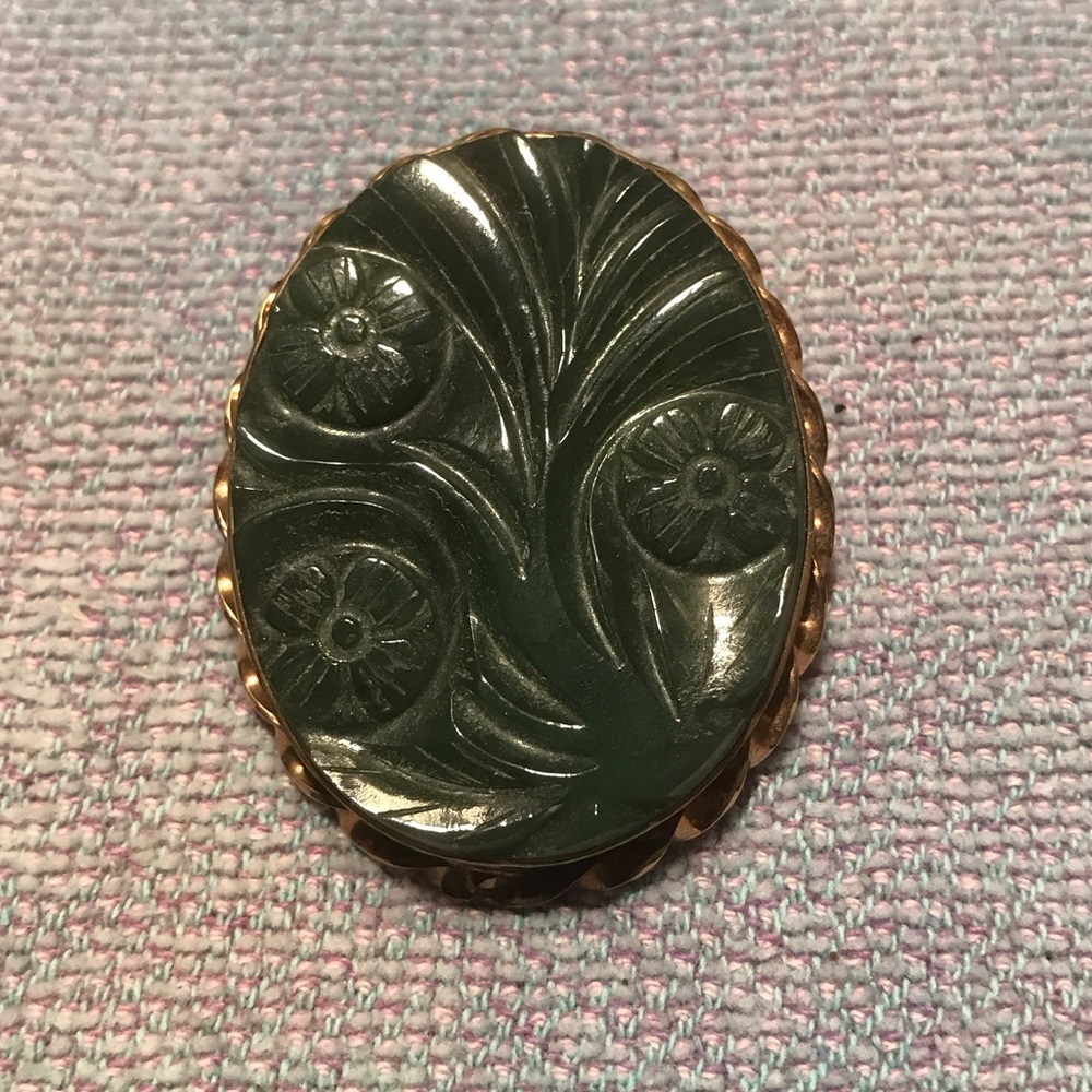 Elegant Carved Jade Green Floral Brooch/Pendant